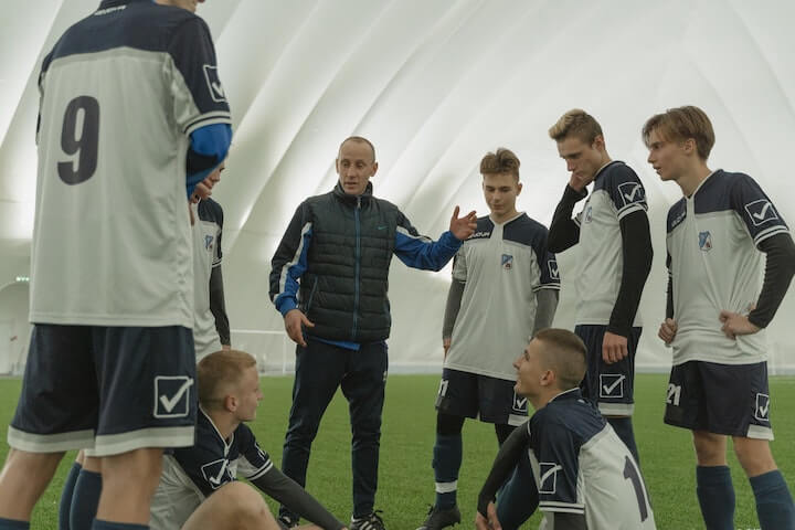 soccer-coach-talks-to-his-team-during-practice