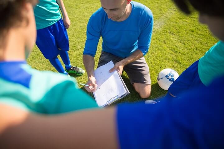 soccer-coach-teachers-youth-players-soccer-formations